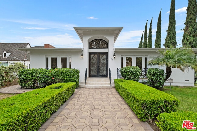 Building Photo - 465 N Kilkea Dr