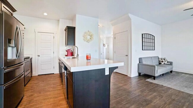 Foto del edificio - Stylish Corner Townhome