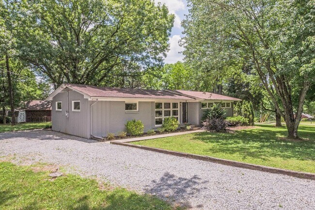 Building Photo - 527 Inwood Dr