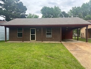 Building Photo - 6560 Lake Forest Dr