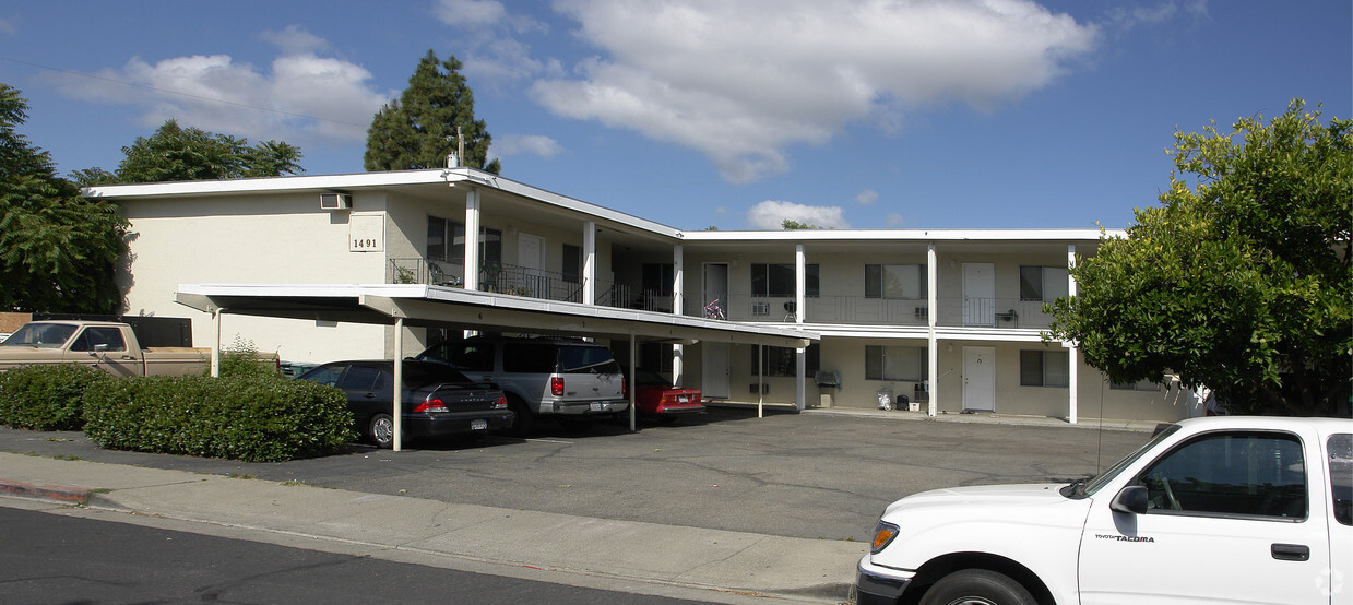 Primary Photo - 1491 Bassett Dr