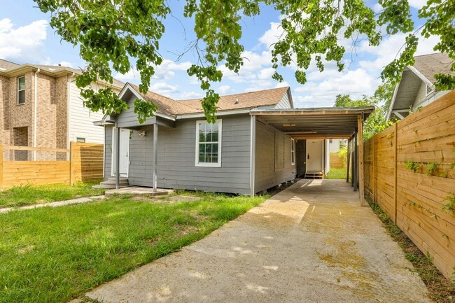 Photo - 1015 E 36th St Townhome