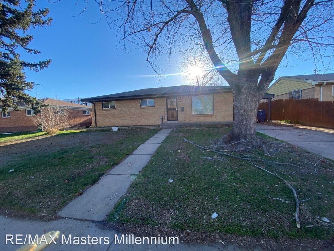 Primary Photo - 5 br, 2 bath House - 1390 Quentin St