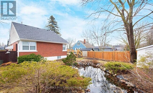 Building Photo - 147 Burkholder St