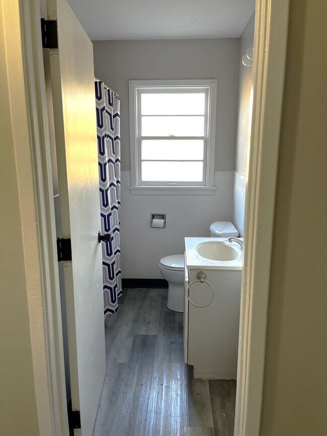 Foto del edificio - 3 Bed 1 bath Airpark Area