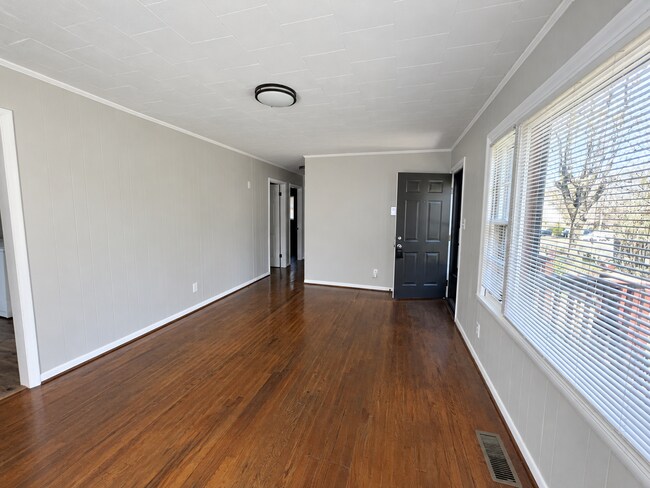 Foto del edificio - 118 Lawndale Ave