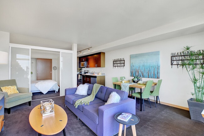 Interior Photo - Link