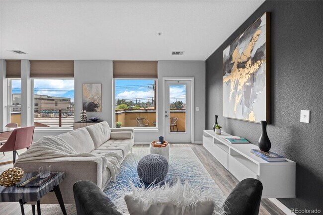 Building Photo - Incredible 2 bedroom Condo in RiNo