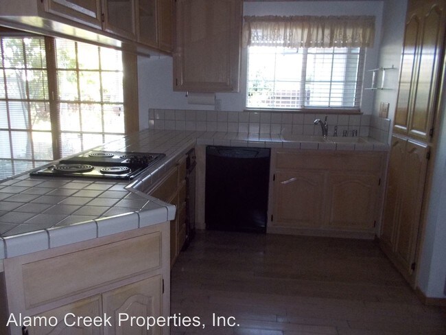 Building Photo - 100 Cheyenne Dr