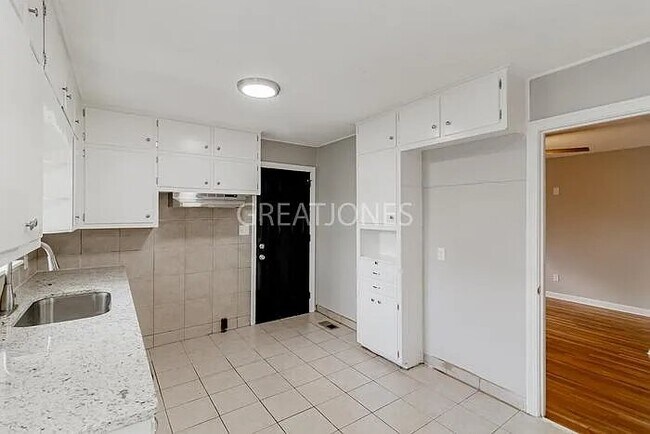 Building Photo - 855 78th St S