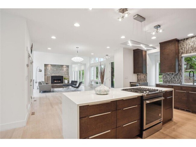 Foto del edificio - 209 Westwood Dr N