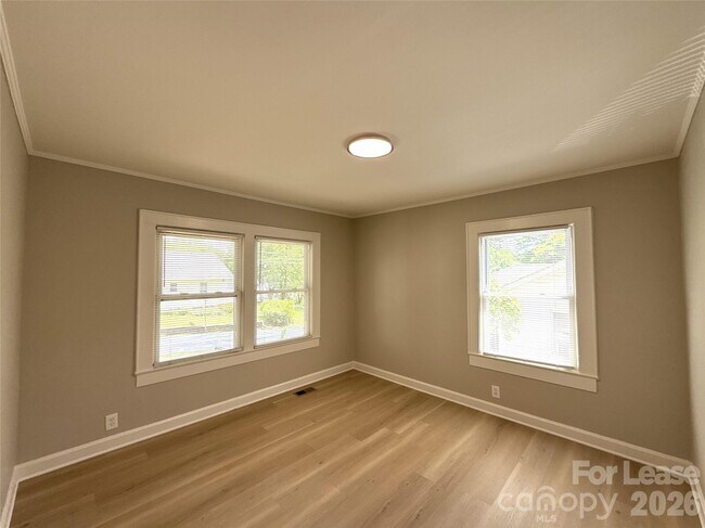 Building Photo - 831 Cason St