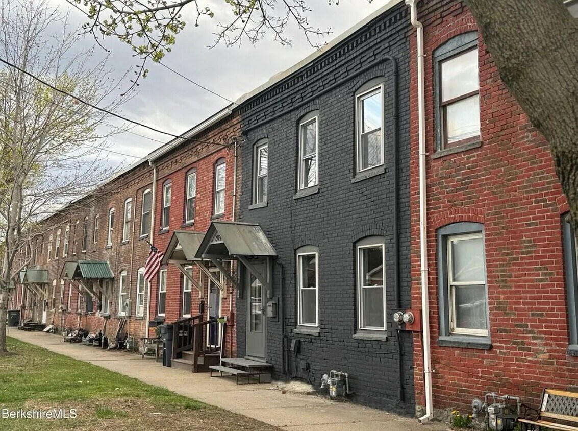 Foto principal - 208 Columbia St