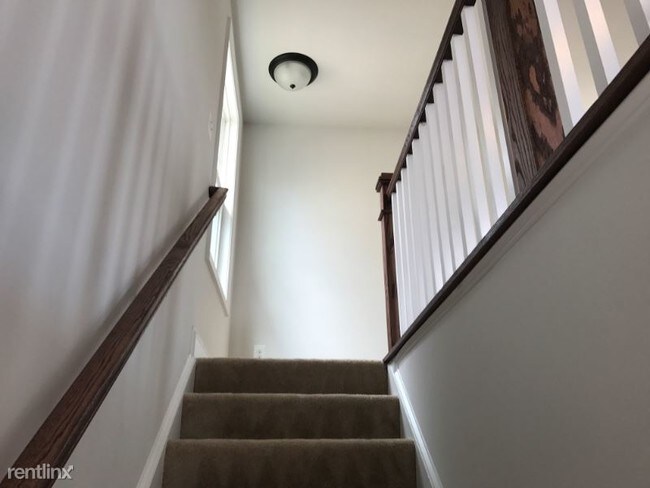 Foto del edificio - 1 br, 1 bath Apartment - 329 Miles Alley