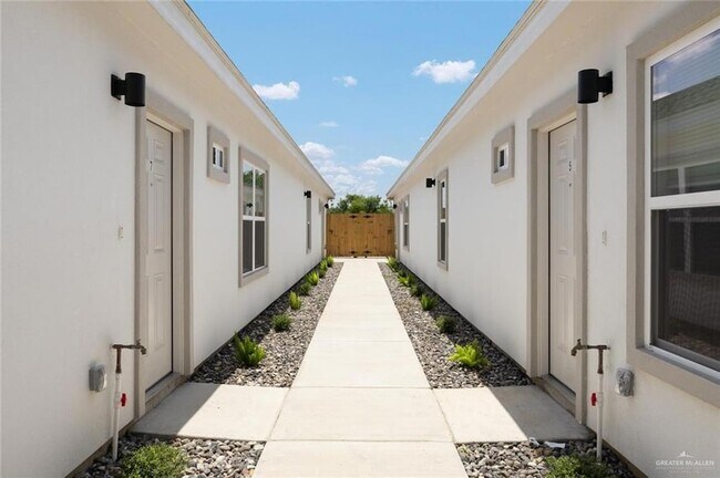 Foto del edificio - 740 N Alamo Rd