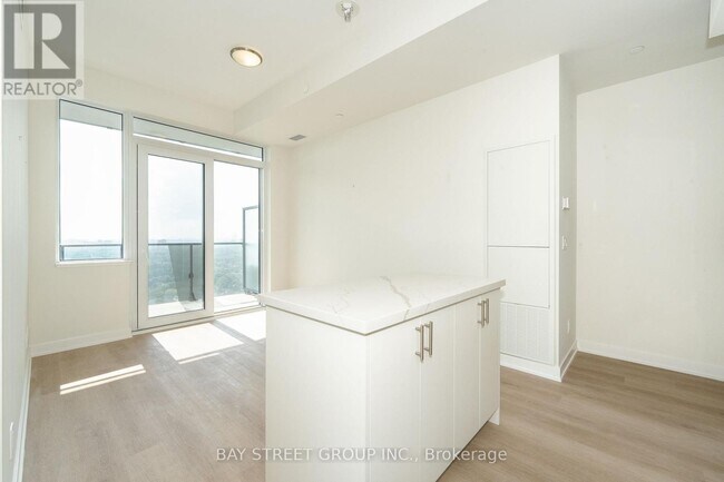 Photo du bâtiment - 15 Ellerslie Ave