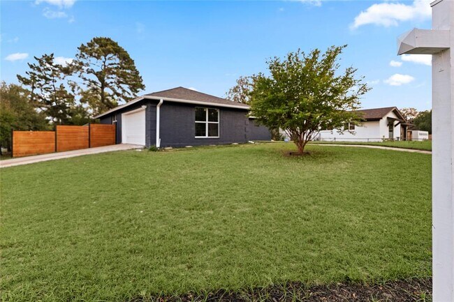 Building Photo - 3907 Carmel Dr