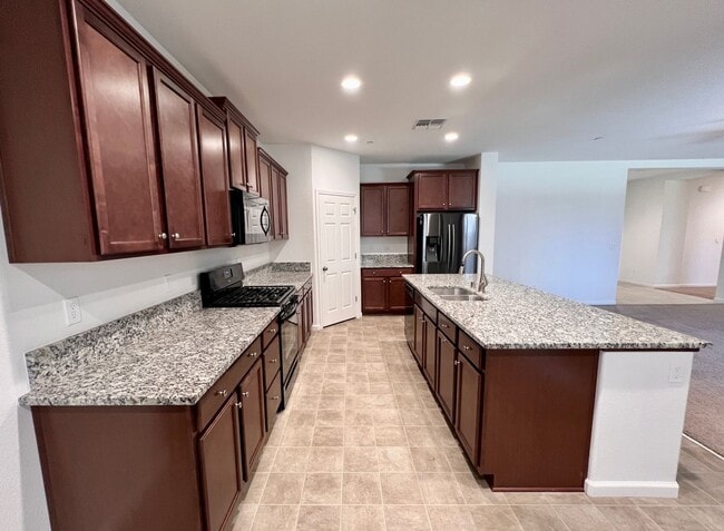 Building Photo - $2,450 Temperance & Clinton, 4 Bedroom - N...