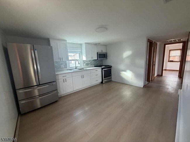 Building Photo - 6 Oakwood Pl