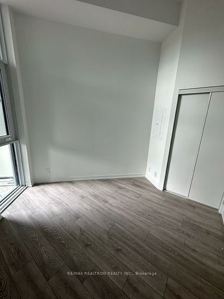 Photo du bâtiment - 2020 Bathurst St