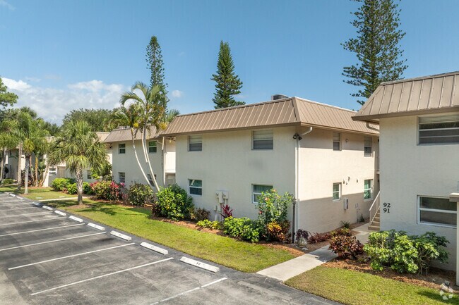 1549 Sandpiper St Nápoles, FL 34102 - Royal Bay Villas