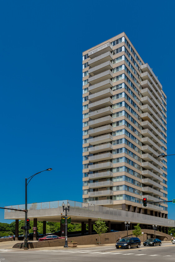 Foto principal - 5601 N Sheridan Rd