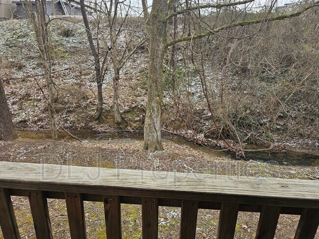 Building Photo - 1025 Center St