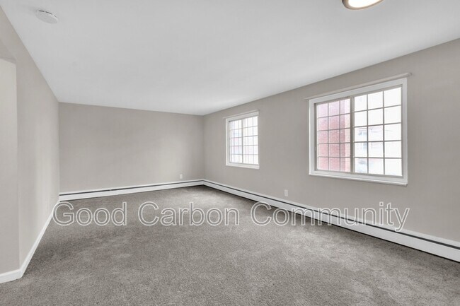 Foto del edificio - 313 Beattie Ave