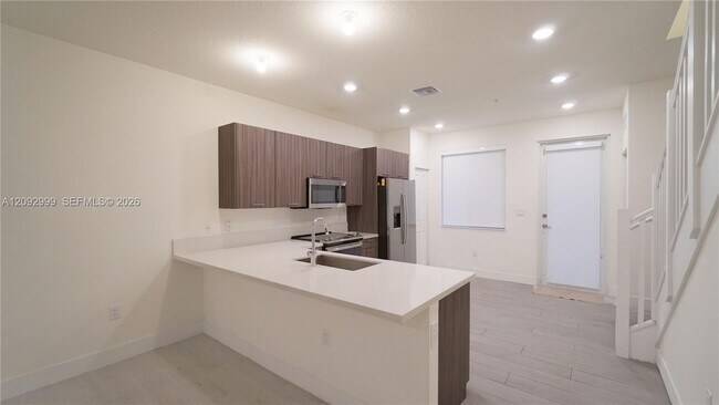 Building Photo - 10270 NW 66th St
