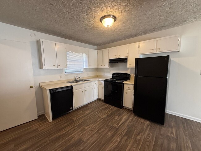 Building Photo - 137/139 Deer Creek Dr