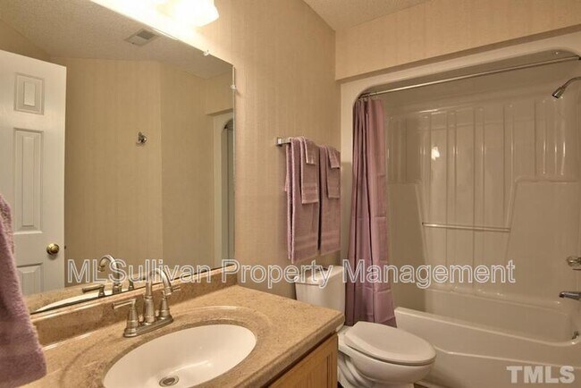 Building Photo - 118 Forest Oaks Dr