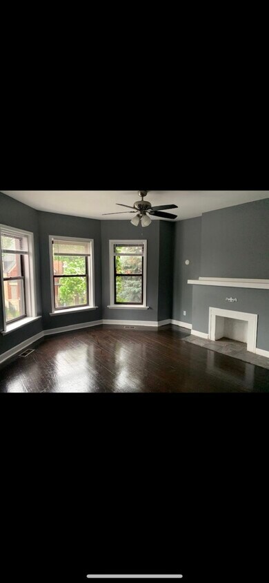 Large living room - 7053 S Eberhart Ave