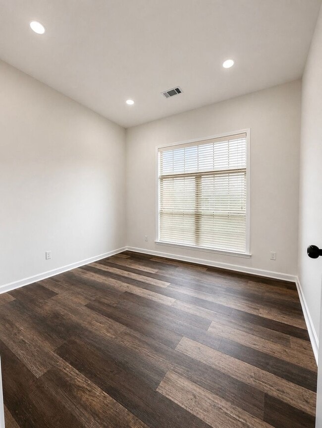 Building Photo - 705 Evanwood Dr