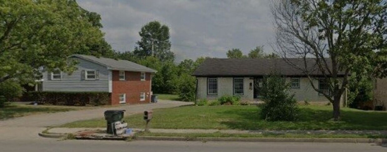 Foto principal - 1766 Russell Cave Rd