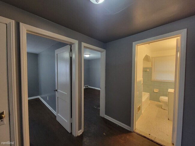 Building Photo - 3 br, 1 bath House - 2107 Ewald Cir