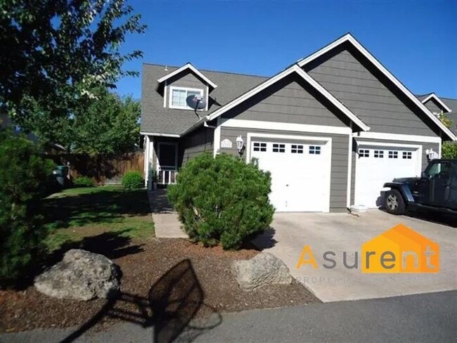 Foto del edificio - Great Open Concept Townhome Available Soon!