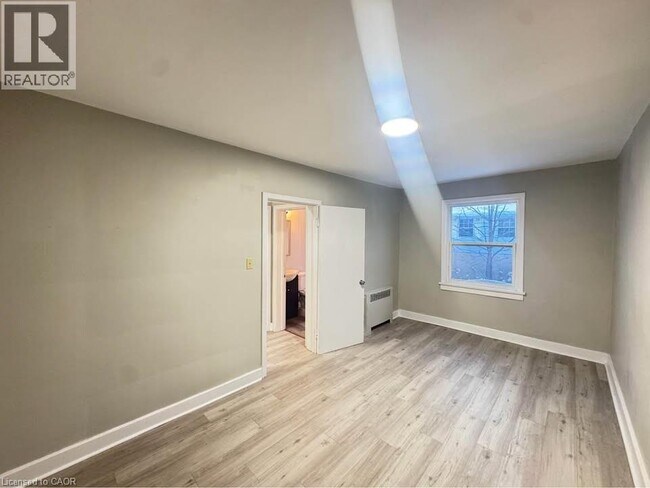 Photo du bâtiment - 32 Price Ave