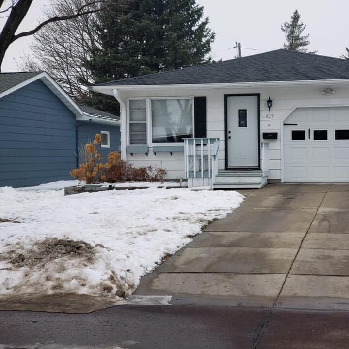 Primary Photo - 425 Commodore Dr