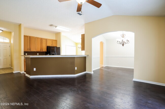 Foto del edificio - 9381 Jayhawk Ln