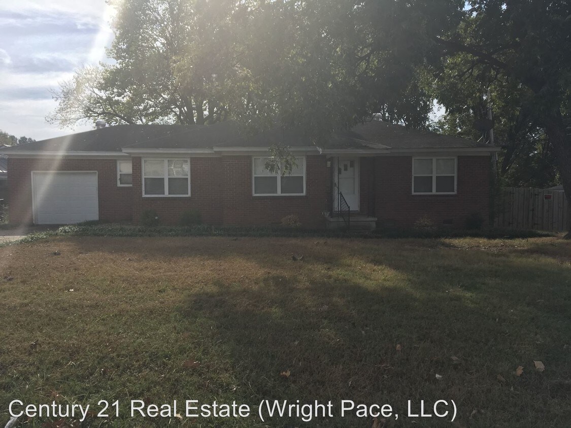Primary Photo - 401 W Highland Dr