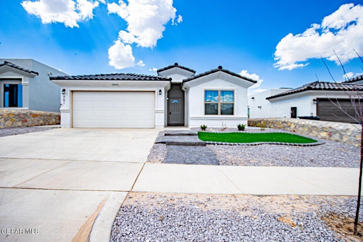 Primary Photo - 701 Paseo Musical St