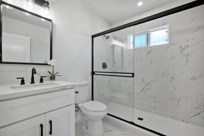 Foto del edificio - Spacious & Stylish 4BR/3BA Apartment in Imperial Beach!