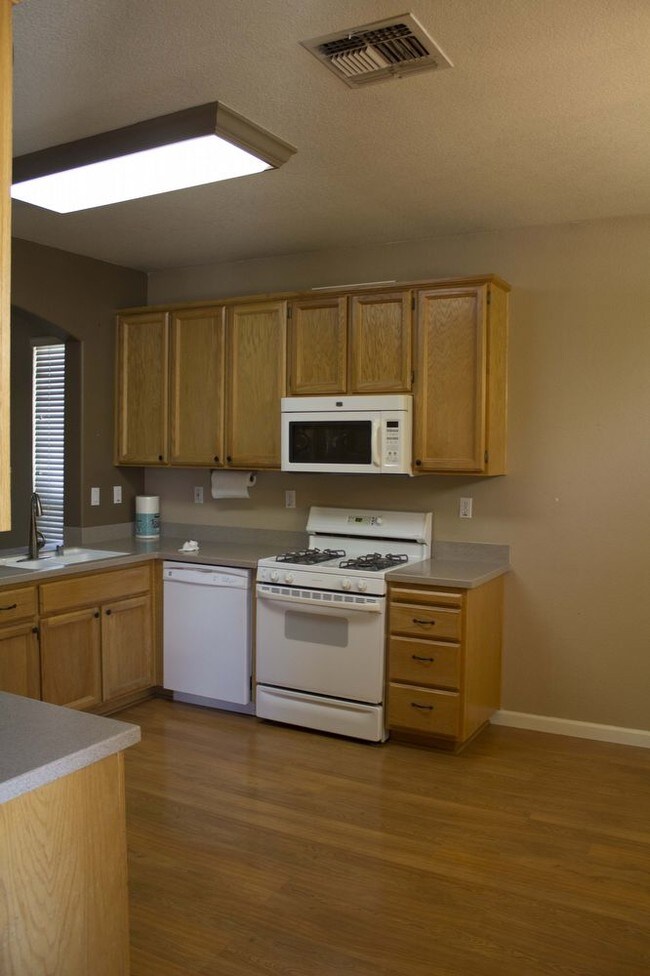 Building Photo - 9752 W Taron Drive Elk Grove CA 95757