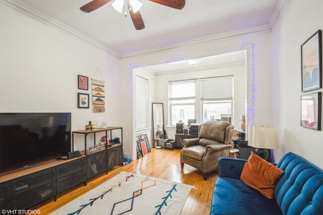 Foto del edificio - 2628 N Ridgeway Ave