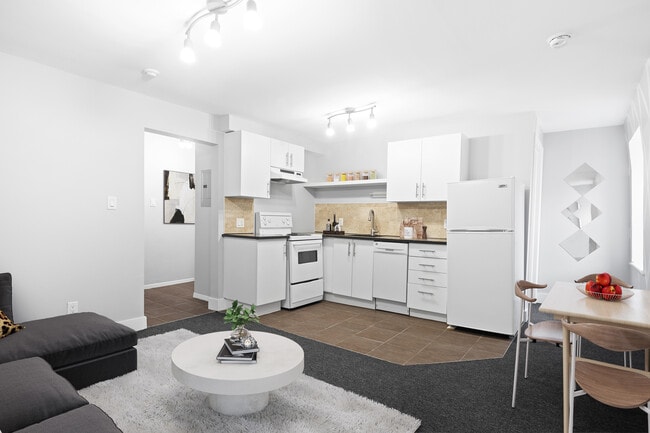 Building Photo - 467 Slater St.