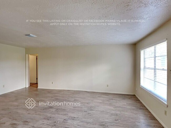 Foto del edificio - 9812 Robin St