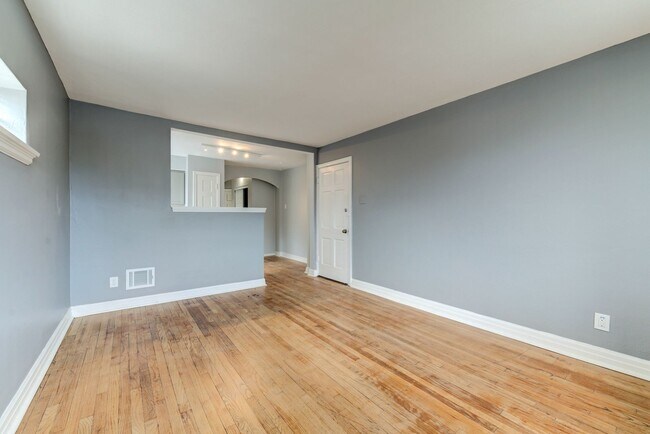 Foto del edificio - 4948-4948 Kemper Ave