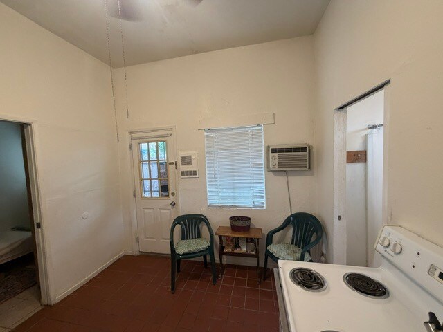 Building Photo - 909 4th St