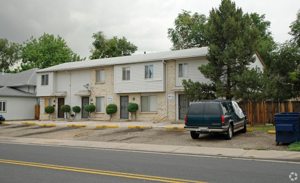 Foto del edificio - 6161-6181 E 62nd Ave