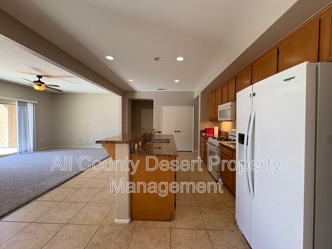 Foto del edificio - 74555 Falcon Ln